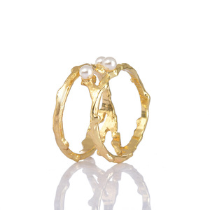 Anneaux de serviette en métal plaqué or personnalisés en gros avec perles pour les mariages et l'utilisation dans les restaurants pour les hôtels - Product Image 2