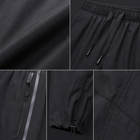 Salopette de randonnée robuste noire pour homme, coupe décontractée, taille élastique avec cordon de serrage, détails latéraux réfléchissants, légère, imperméable, séchage rapide