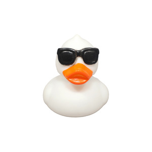 <span class=keywords><strong>Gafas</strong></span> <span class=keywords><strong>de</strong></span> <span class=keywords><strong>sol</strong></span> con logotipo personalizado pato <span class=keywords><strong>de</strong></span> plástico creativo lindo realista pequeño juguete para apretar bebé juego <span class=keywords><strong>de</strong></span> agua flotante Mini - Product Image 1