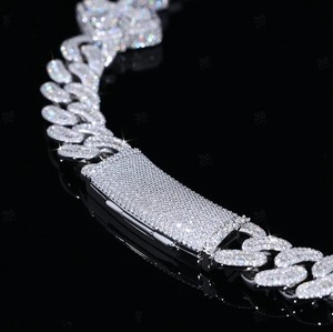 Collar de Cruz con Letra Personalizada de Plata 925 de Alta Calidad y Lujo con Diamante Moissanite VVS para Hombre y Mujer, Regalo a Precio de Fábrica - Product Image 4