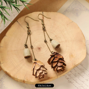 Originales Boucles d'Oreilles Pendantes <span class=keywords><strong>Pomme</strong></span> <span class=keywords><strong>de</strong></span> <span class=keywords><strong>Pin</strong></span> Rétro Vintage pour Femme, Exclusives, Fabriquées à la Main, en Bois Naturel (Glands, Fruits, Plantes) – Tendance Mode - Product Image 6