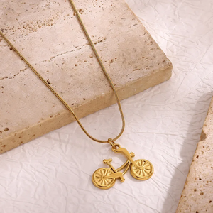 Collar con colgante de bicicleta de acero inoxidable, cadena minimalista para clavícula, accesorios de joyería unisex para uso diario, atuendos informales - Product Image 3