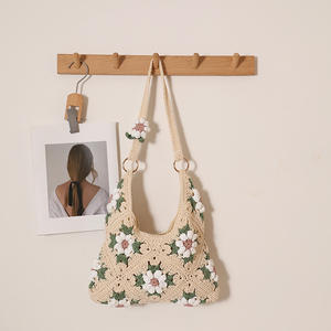 Sac à bandoulière en paille avec anneau <span class=keywords><strong>rond</strong></span> et décor floral, sac à main <span class=keywords><strong>chic</strong></span> bohème avec accent métallique - Product Image 2