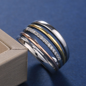 Anello a tre tonalità e più file per donna, stile trendy, accessorio da dito alla moda per feste, idea regalo - Product Image 3