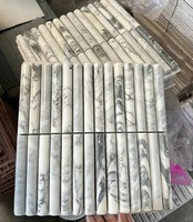 Carreaux muraux en mosaïque de travertin en marbre cannelé pour panneaux de douche de salle de bain avec garniture de crayon personnalisée Surface polie Garantie 1 an