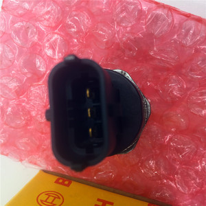 थोक खुदाई इलेक्ट्रिक पार्ट्स ईंधन पाइप दबाव सेंसर 20792328 वोल्वो ई210ec240ec290 के लिए <span class=keywords><strong>20973777</strong></span> - Product Image 3