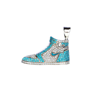 Pendentif Sneaker inspiré des Jordans glacés, entièrement serti de zircone cubique, design culturel de luxe Hip Hop Streetwear Basketball - Product Image 3