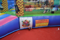 Château Gonflable Commercial en PVC à Succès : Combo Toboggan Thème Monde Magique pour Enfants, Idéal pour Locations de Fêtes et Parcs d'Attractions