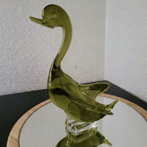 Figurine de cygne en verre soufflé de Murano, différentes couleurs, thème animal, artisanat décoratif, pièce d'art faite à la main en verre soufflé. - Product Image 3
