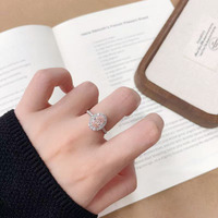 Bague pour femme en or rose et blanc 18 carats avec halo de diamants de laboratoire ovales roses fantaisie et 4 griffes, style œuf de pigeon rêveur