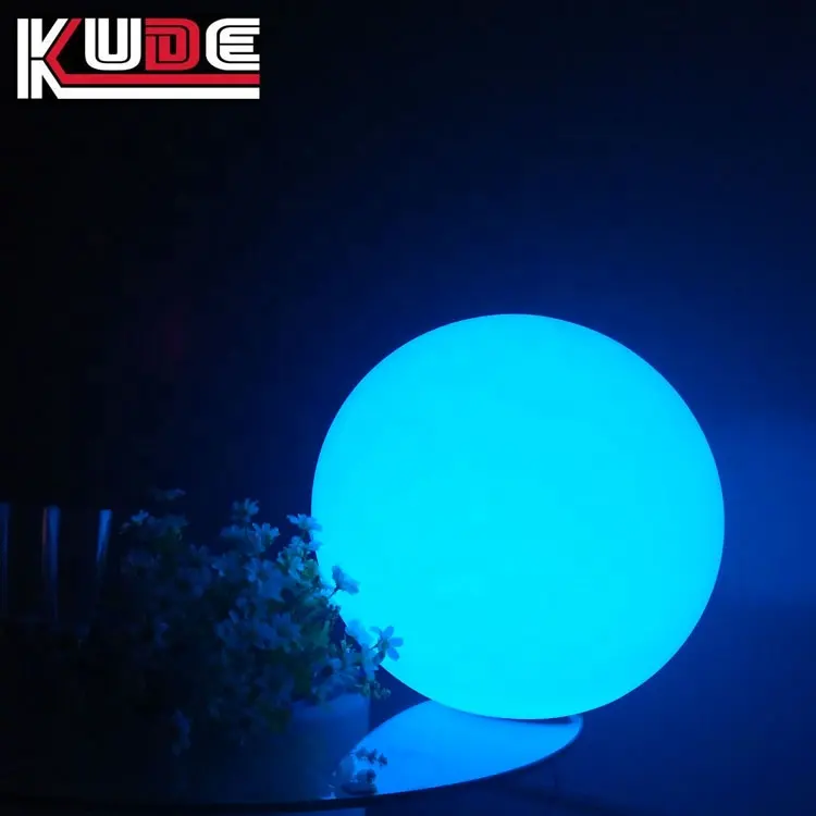 Bola de luz de paisaje de plástico LED de clase de peso adecuada para agua y suelo