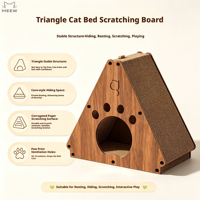 Lit pour chat classique en forme de triangle et griffoir avec design imitation bois, emballé en carton pour chats d'intérieur
