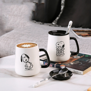 Tazza in Porcellana con Stampa di <span class=keywords><strong>Snoopy</strong></span>, Manico Nero, Coperchio e Cucchiaio Abbinati per Uso Quotidiano - Product Image 2