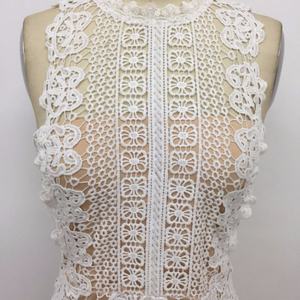 Fabricant chinois de vêtements pour femmes Robe courte ajustée en dentelle blanche sans manches - Product Image 5