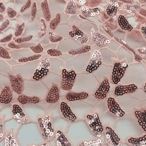 Encaje de lentejuelas de guipur rosa con diseño de bordado de hojas Encaje químico con lentejuelas - Product Image 2