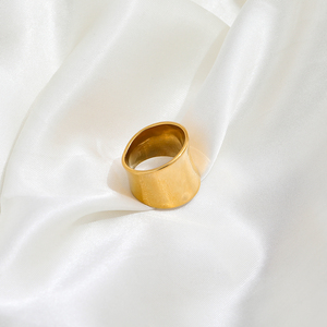 Haut de gamme 18K Or Plain Irrégulier Cambered Surface Chunky Gradient Band Anneaux En Acier Inoxydable À La Mode Simple Plaqué Or Bijoux - Product Image 3