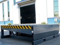 Rampe de nivellement hydraulique fixe pour entrepôt commercial, pour la tâche de chargement de conteneurs par chariot élévateur