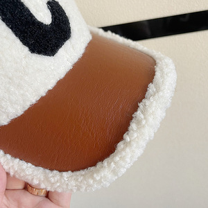 Commercio all'ingrosso orsacchiotto di lana Roll lettera C eleganti cappelli invernali per le donne con fodera in pile caldo - Product Image 5