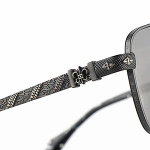 Lunettes de soleil unisexes de style Y2k, monture carrée en métal, détails décoratifs complexes, protection UV400, vente en gros - Product Image 6