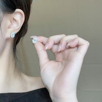 Orecchini a lobo alla moda Halo a 4 griffe con diamante ovale da laboratorio in platino Pt950, orecchini raffinati, orecchini magnetici, orecchini con diamanti