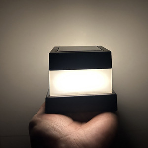 Lampe solaire carrée pour poteau 8x8cm IP65, lumière LED blanc chaud pour extérieur, lampe de sommet de clôture - Product Image 4