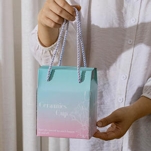 Tasse en céramique Guerrilla Girls, impression de lettres d'artistes féminines, design minimaliste, cadeau pour femmes, utilisation au bureau - Product Image 5