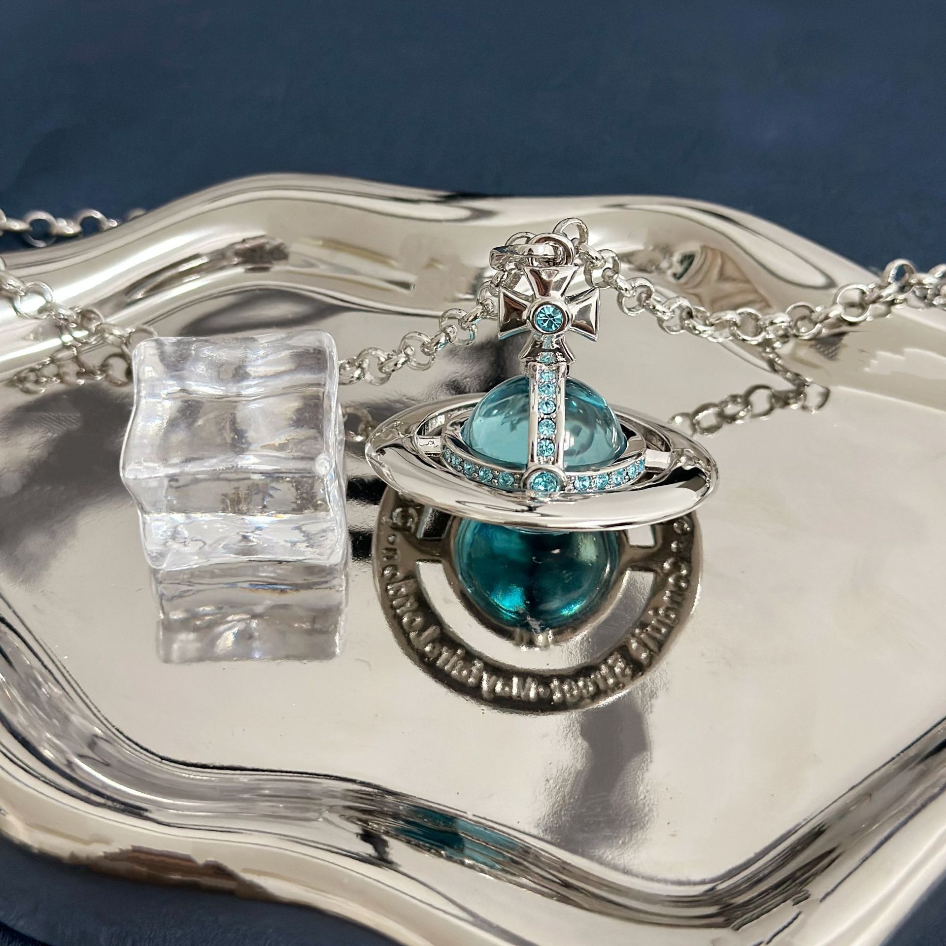 Grande sphère bleu glacier