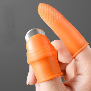 2024 nouveaux accessoires de <span class=keywords><strong>cuisine</strong></span> 1 ensemble cueilleur de fruits Silicone doigt protecteur fruits légumes <span class=keywords><strong>pouce</strong></span> couteau - Product Image 4
