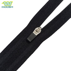Fermeture à glissière en <span class=keywords><strong>nylon</strong></span> 3 #20CM avec curseur YG Nickelage brillant avec extracteur en plastique dur noir - Product Image 1