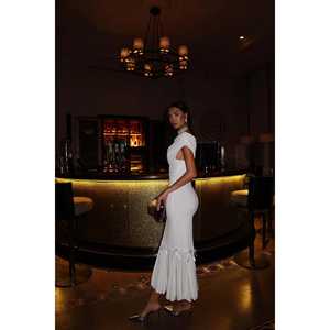 Vestido de Noche Blanco Básico con Detalle de Volantes - Product Image 2