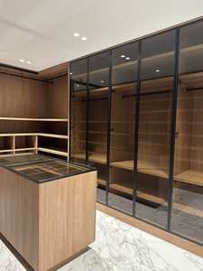 <span class=keywords><strong>Cabina</strong></span> <span class=keywords><strong>Armadio</strong></span> Moderna Multifunzionale Autoportante con Aste Appendiabiti, Scaffali, <span class=keywords><strong>Ante</strong></span> in Vetro, Illuminazione a LED e Struttura in Legno Personalizzabile - Product Image 1