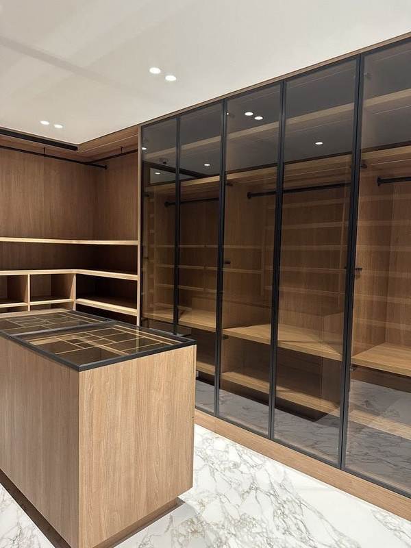 Multi Functional Freestanding Modern Walk in
