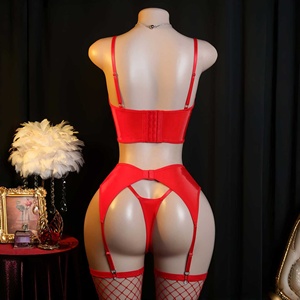 Ensemble de Lingerie Rouge en Cuir PU B1199 avec Porte-Jarretelles, Soutien-Gorge, Culotte et Bas Résille Taille Haute Push-<span class=keywords><strong>Up</strong></span> – Vente en Gros pour Femmes - Product Image 5