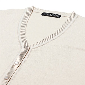 Cardigan en laine crème pour homme, col châle, boutonnage frontal, motif Argyle, épais, pull d'hiver, manches classiques, anti-boulochage - Product Image 1