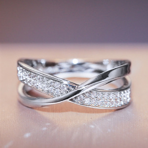 Anello Geometrico a Forma di X Bicolore per Donne - Product Image 4