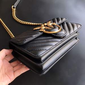 PIN*** 节日礼物同款 <span class=keywords><strong>V</strong></span> 形图案羊皮燕子皮真皮单肩腋下女式拉链式手提包 - Product Image 3