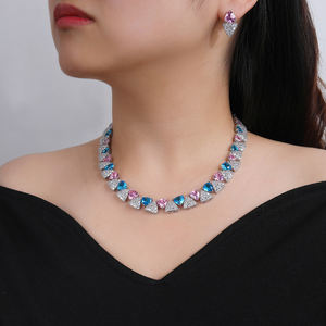 Set Perhiasan Kalung dan Anting Hati Multi-Warna Elegan dengan Zirkonia Kubik Berlapis Emas dari Kuningan untuk Pernikahan dan Kostum Pengantin CN11332 - Product Image 2