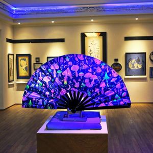 Ventilador de Mano Ultimate Performance de 33 cm, Técnica Artesanal Reconocida Mundialmente, Bambú Bellamente Pintado - Product Image 1