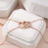Bracelet en alliage à double anneau entrelacé en forme de cœur, style international, best-seller, avec double fermoir, également utilisable comme bracelet de cheville, cadeau sur le thème de l'amour, bijou de main