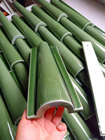 Carrelage Céramique 3D Façonné en Bambou Vert Vibrant, Étanche et Fait Main, Idéal pour la Décoration Murale Intérieure d'Hôtels de Charme et de Cafés