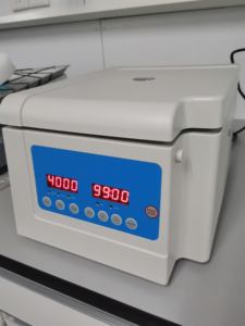 Centrífuga Clínica de Baja Velocidad <span class=keywords><strong>DLAB</strong></span> DM0408 de Nuevo Estilo para la Separación de Suero, Plasma, Orina y Heces - Product Image 3