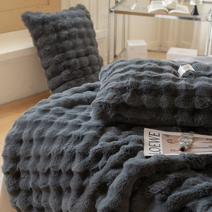 Coperta in pile di flanella personalizzabile all'ingrosso, a doppio strato, ispessita, in pile di coniglio, per pisolino in ufficio o copertura per divano, lavorata a maglia - Product Image 3