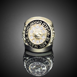 Bague classique de championnat des Blackhawks de <span class=keywords><strong>Chicago</strong></span> 1996 en alliage plaqué argent/or avec strass en cristal – Vente directe usine – Édition universitaire - Product Image 2