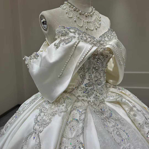 Vestido de Novia Moderno Estilo Francés con Textura Satinada, Cola de Capilla, Escote Corazón y Espalda Descubierta para - Product Image 6