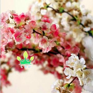 Arbre à fleurs artificiel en cerisier en fleurs en PP écologique avec couleur personnalisée pour la décoration de mariage, de fête, de maison et d'hôtel - Product Image 4