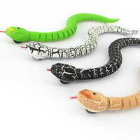 Niños novedad electrónica simulación realista IR infrarrojo Control remoto serpiente de cascabel Rc serpiente juguetes regalo de cumpleaños