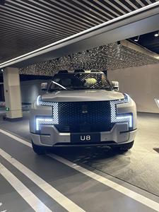 سيارة Yangwang U8 الأكثر مبيعًا بأربعة محركات سيارات رياضية هجينة فاخرة سيارة الطاقة الجديدة Yang Wang U8 - Product Image 5