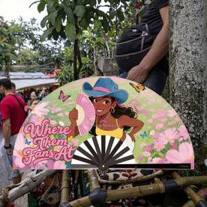 Éventails en bambou et plastique écologiques personnalisés, styles classiques traditionnels, sculptés avec des anges, pour la promotion publicitaire, artisanat en bambou - Product Image 1