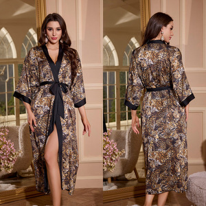 Venta al por mayor de pijama de satén elegante de lujo floral de verano para mujeres XL Tumbona de noche Ropa de dormir Vestido de pijama de satén de las mujeres - Product Image 4