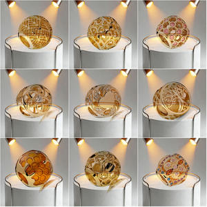 Abalorios DIY Dispersos para Pulsera <span class=keywords><strong>Pandora</strong></span> S925 de Plata, <span class=keywords><strong>Corona</strong></span> Dorada, Pequeños Abalorios en Forma de Panal, Atrapasueños Bella Robot - Product Image 3